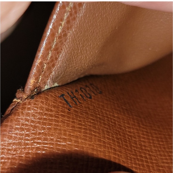 2000 authentic Louis Vuitton International wallet - Picture 13 of 17